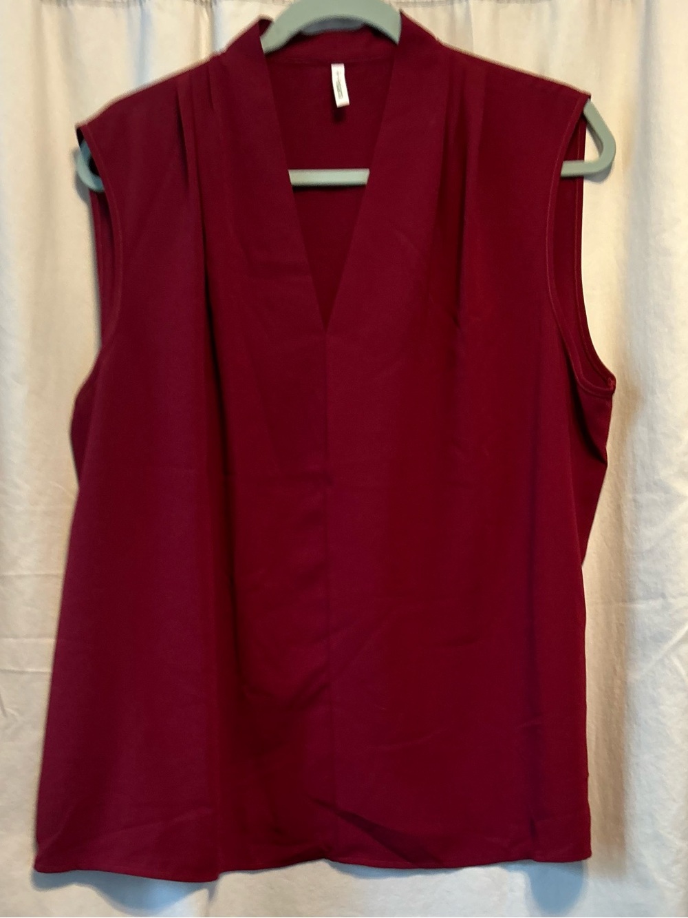 HALARA Sleeveless V-Neck Tank in Burgundy